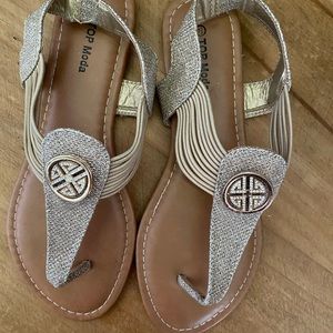 NEVER WORN. TOP Moda Sandals